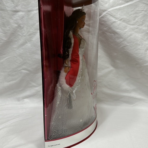 Holiday Celebration Barbie - Picture 9 of 10